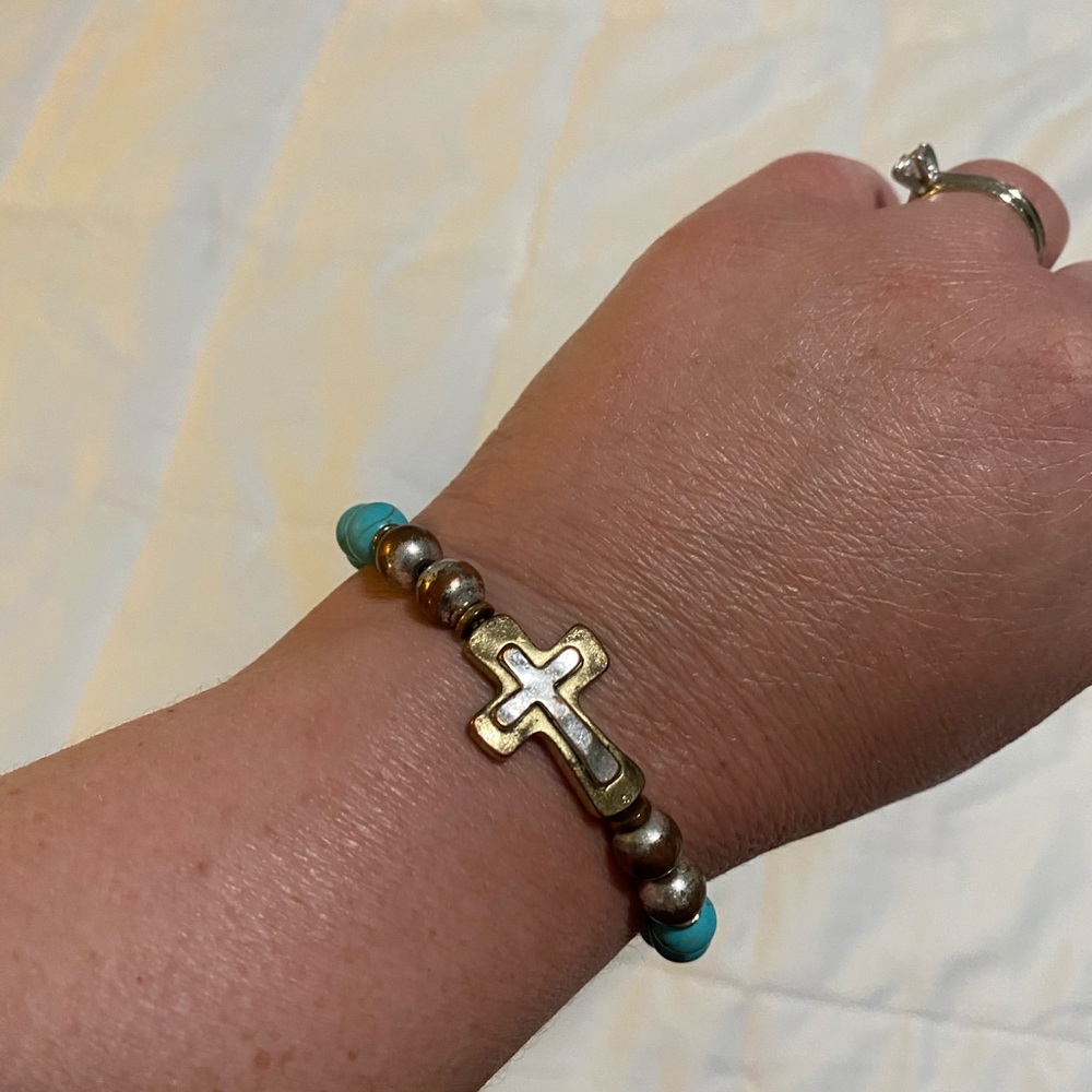 Turquoise/Gold/Silver beaded bracelet with cross